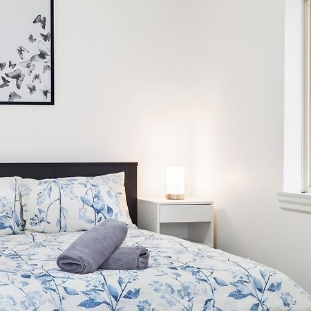 Burwood New 2 Bedroom 2 Bathroom Apartment Sydney Bagian luar foto